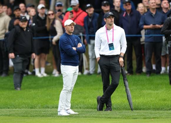 . - BMW PGA, Golf Herren Championship 2025, Day One, DP World Tour, Wentworth Golf Club, Virginia Water, Surrey, England.- 11th September 2025. (C) Daniel Weir Crystal Pix Rory Mcilroy Of Northern Ireland chatting to Former footballer Gareth Bale of Wales, Real Madrid & Tottenham Hotspurs during the BMW PGA Championship 2025 day one. - BMW PGA Championship 2025, Day One, DP World Tour, Wentworth Golf Club, Virginia Water, Surrey, England.- 11th September 2025. (C) Daniel Weir Crystal Pix Surrey Wentworth Golf Club United Kingdom Copyright: xDanielxWeirx CP_BMW_PGA_Championship_2025_Day_One_110