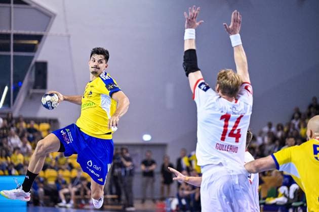 11.09.2025 KIELCE UL. BOCZNA ( POLAND ) PILKA RECZNA MEZCZYZN ( HANDBALL MEN S ) LIGA MISTRZOW - FAZA GRUPOWA ( MEN S EHF CHAMPIONS LEAGUE - GROUP PHASE ) MECZ INDUSTRIA KIELCE - KOLSTAD HANDBALL ( GAME ) NZ SZYMON SICKO MAGNUS GULLERUD FOTO MICHAL STANCZYK CYFRASPORT NEWSPIX.PL --- Newspix.pl POLAND OUT!  20250911CSMS0011