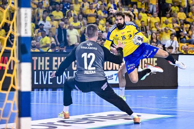 11.09.2025 KIELCE UL. BOCZNA ( POLAND ) PILKA RECZNA MEZCZYZN ( HANDBALL MEN S ) LIGA MISTRZOW - FAZA GRUPOWA ( MEN S EHF CHAMPIONS LEAGUE - GROUP PHASE ) MECZ INDUSTRIA KIELCE - KOLSTAD HANDBALL ( GAME ) NZ ANDREAS PALICKA JORGE MAQUEDA PENO FOTO MICHAL STANCZYK CYFRASPORT NEWSPIX.PL --- Newspix.pl POLAND OUT!  20250911CSMS0023