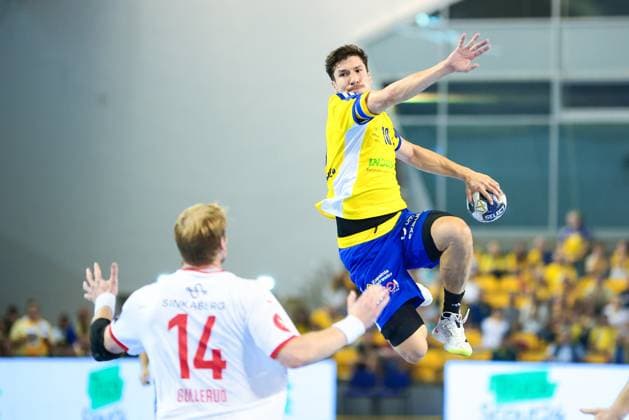 2025.09.11 Kielce Pilka reczna , Liga Mistrzow EHF , sezon 2025 26 Industria Kielce - Kolstad Handball N z Magnus Gullerud, Alex Dujszebajew Dujshebaev Dovichebaeva Foto Tomasz Fafara PressFocus 2025.09.11 Kielce Handball , EHF Champions League , 2025 2026 season Industria Kielce - Kolstad Handball Magnus Gullerud, Alex Dujszebajew Dujshebaev Dovichebaeva Credit: Tomasz Fafara PressFocus NEWSPIX.PL --- newspix.pl POLAND OUT! 