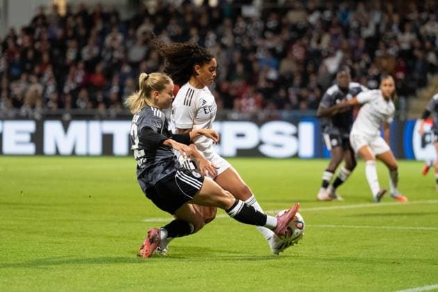 11.09.2025, xhfmx, Fussball Quali Champions League, Eintracht Frankfurt Frauen - Real Madrid Frauen v.l. Nadine Riesen (Eintracht Frankfurt) im Zweikampf mit Yasmim Assis Ribeiro (Real Madrid) (DFL DFB REGULATIONS PROHIBIT ANY USE OF PHOTOGRAPHS as IMAGE SEQUENCES and or QUASI-VIDEO) Frankfurt