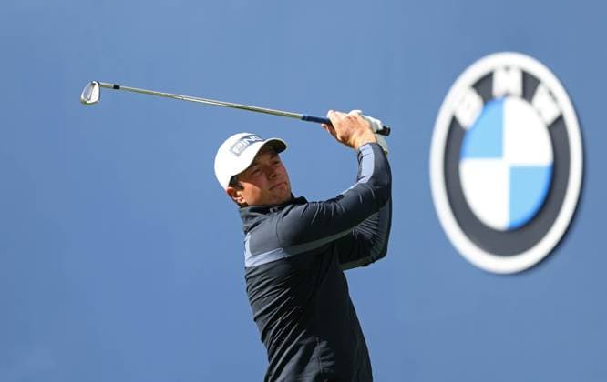 . - BMW PGA, Golf Herren Championship 2025, Day Two, DP World Tour, Wentworth Golf Club, Virginia Water, Surrey, England.- 12th September 2025. (C) Daniel Weir Crystal Pix Viktor Hovland Of Norway takes a tee shot on the 14th hole during the BMW PGA Championship 2025 Day Two. - BMW PGA Championship 2025, Day Two, DP World Tour, Wentworth Golf Club, Virginia Water, Surrey, England.- 12th September 2025. (C) Daniel Weir Crystal Pix Surrey Wentworth Golf Club United Kingdom Copyright: xDanielxWeirx CP_BMW_PGA_Championship_2025_Day_Two_49