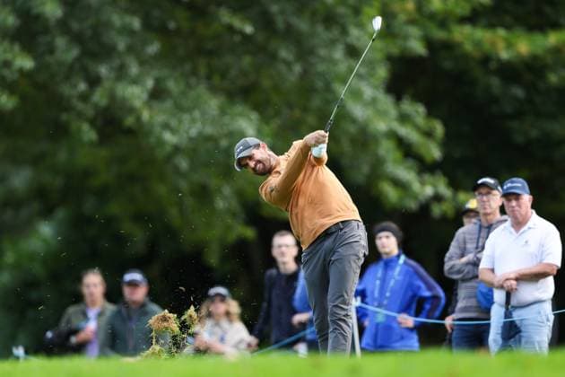 12th September 2025; Wentworth Club, London, England; The BMW PGA, Golf Herren Championship Round 2; Patrick Rodgers of USA plays a shot at the 1st hole  HenningxvonxJagow