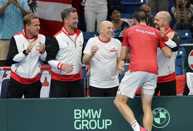 TENNIS - Davis Cup, HUN vs AUT DEBRECEN,HUNGARY,12.SEP.25 - TENNIS - ITF Davis Cup, qualification round 2, Hungary vs Austria. Image shows the roicing of stringer Gerald Laposa, team doctor Ulrich Lanz, masseur Werner Farmer, Jurij Rodionov and physical therapist Dominik Jessenk (AUT).  GEPAxpictures xWalterxLuger