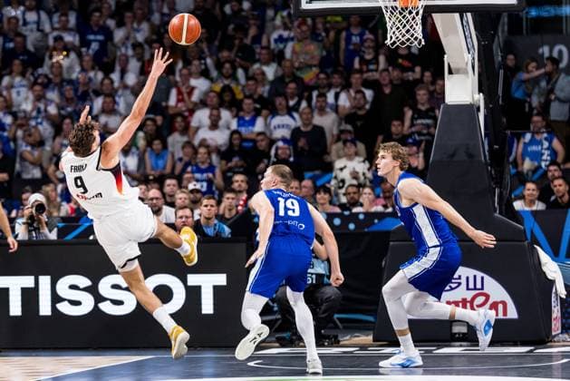 FIBA EuroBasket 2025: Deutschland - Finnland; 12.09.2025 Franz Wagner (Deutschland, 9) im Wurf, fällt durch Foul von Elias Valtonen (Finnland, 19) FIBA EuroBasket 2025: Deutschland - Finnland; Riga, Arena Riga am 12.09.2025 Copyright: xBEAUTIFULxSPORTS Wunderlx