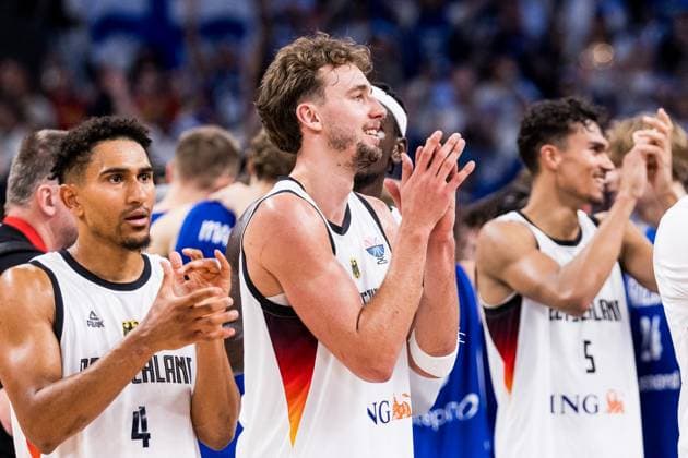 FIBA EuroBasket 2025: Deutschland - Finnland; 12.09.2025 Franz Wagner (Deutschland, 9) applaudiert Richtung Fans FIBA EuroBasket 2025: Deutschland - Finnland; Riga, Arena Riga am 12.09.2025 Copyright: xBEAUTIFULxSPORTS Wunderlx