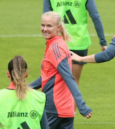 12.09.2025, FC Bayern Trainingsgelaende, Saebenerstrasse Muenchen, Fussball, im Bild: Perline Harder (FC Bayern )