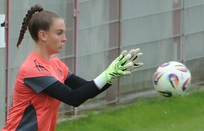 12.09.2025, FC Bayern Trainingsgelaende, Saebenerstrasse Muenchen, Fussball, im Bild: Ena Mahmutovic (FC Bayern)