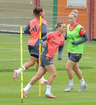 12.09.2025, FC Bayern Trainingsgelaende, Saebenerstrasse Muenchen, Fussball, im Bild: Klar Buehl (FC Bayern)