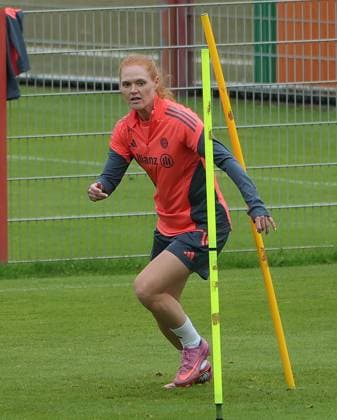 12.09.2025, FC Bayern Trainingsgelaende, Saebenerstrasse Muenchen, Fussball, im Bild: Stine Ballisager (FC Bayern)