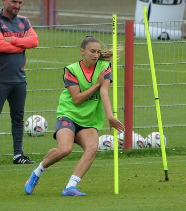 12.09.2025, FC Bayern Trainingsgelaende, Saebenerstrasse Muenchen, Fussball, im Bild: Katharina Naschenweng (FC Bayern)