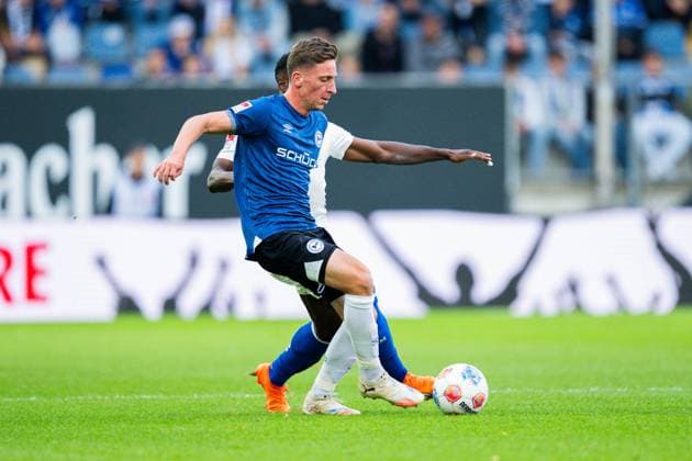 12.09.2025 - Fußball, 2025 2026, 2. Bundesliga, 5. Spieltag, DSC Arminia Bielefeld - 1. FC Magdeburg: (L-R) Marius Wörl (Bielefeld), Daniel Heber (Magdeburg) DFL REGULATIONS PROHIBIT ANY USE OF PHOTOGRAPHS AS IMAGE SEQUENCES AND OR QUASI-VIDEO.
