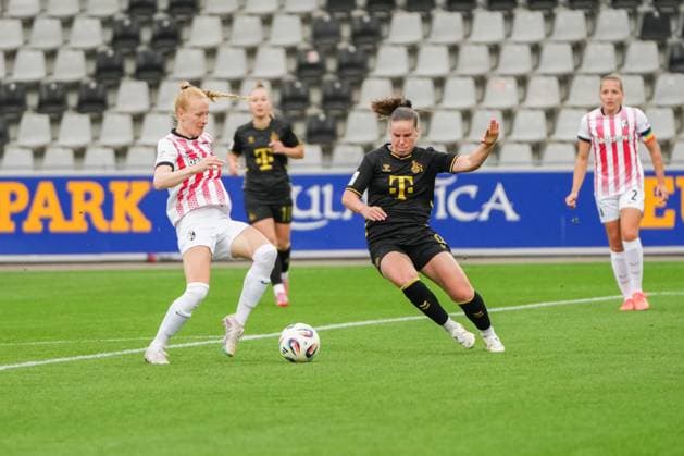 Google Pixel Frauen-Bundesliga: SC Freiburg vs. 1. FC Köln, 10.09.2025 Zweikampf zwischen und Meret Felde (SC Freiburg, 4) Adriana Achci?ska (1. FC Köln, 9) Google Pixel Frauen-Bundesliga: SC Freiburg vs. 1. FC Köln, Dreisamstadion, 10.09.2025 DFB DFL REGULATIONS PROHIBIT ANY USE OF PHOTOGRAPHS AS IMAGE SEQUENCES AND OR QUASI-VIDEO. Copyright: xBEAUTIFULxSPORTS Boscox
