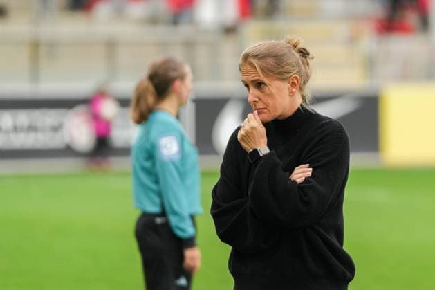 Google Pixel Frauen-Bundesliga: SC Freiburg vs. 1. FC Köln, 10.09.2025 Britta Carlson (1. FC Köln, Cheftrainerin) Google Pixel Frauen-Bundesliga: SC Freiburg vs. 1. FC Köln, Dreisamstadion, 10.09.2025 DFB DFL REGULATIONS PROHIBIT ANY USE OF PHOTOGRAPHS AS IMAGE SEQUENCES AND OR QUASI-VIDEO. Copyright: xBEAUTIFULxSPORTS Boscox