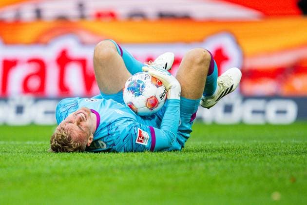 12.09.2025 - Fußball, 2025 2026, 2. Bundesliga, 5. Spieltag, DSC Arminia Bielefeld - 1. FC Magdeburg: Jonas Kersken (Bielefeld) verletzt Verletzung, am Boden DFL REGULATIONS PROHIBIT ANY USE OF PHOTOGRAPHS AS IMAGE SEQUENCES AND OR QUASI-VIDEO.