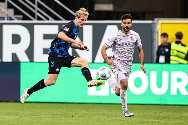 Mattes Hansen (SC Paderborn,22) gegen Gerrit Holtmann (VfL Bochum,17) - 2. Fußball Bundesliga Saison 2025-2026 SC Paderborn vs. VfL Bochum in der Home Deluxe Arena in Paderborn - Aktion,Fußball,Mann,Männer,Deutschland,12.09.2025