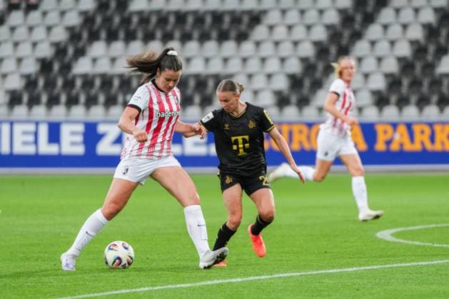 Google Pixel Frauen-Bundesliga: SC Freiburg vs. 1. FC Köln, 10.09.2025 Svenja Fölmli (SC Freiburg, 9) im Zweikampf mit Laura Donhauser (1. FC Köln, 25) Google Pixel Frauen-Bundesliga: SC Freiburg vs. 1. FC Köln, Dreisamstadion, 10.09.2025 DFB DFL REGULATIONS PROHIBIT ANY USE OF PHOTOGRAPHS AS IMAGE SEQUENCES AND OR QUASI-VIDEO. Copyright: xBEAUTIFULxSPORTS Boscox