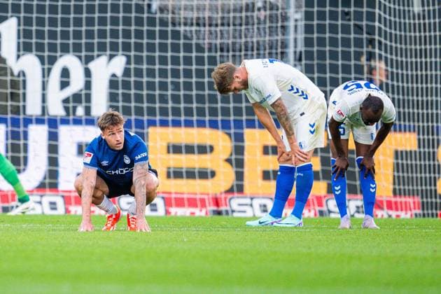12.09.2025 - Fußball, 2025 2026, 2. Bundesliga, 5. Spieltag, DSC Arminia Bielefeld - 1. FC Magdeburg: (L-R) Joel Grodowski (Bielefeld), Marcus Mathisen (Magdeburg), Silas Gnaka (Magdeburg) am Boden DFL REGULATIONS PROHIBIT ANY USE OF PHOTOGRAPHS AS IMAGE SEQUENCES AND OR QUASI-VIDEO.