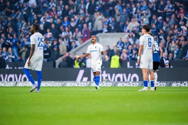 12.09.2025 - Fußball, 2025 2026, 2. Bundesliga, 5. Spieltag, DSC Arminia Bielefeld - 1. FC Magdeburg: (L-R) Silas Gnaka (Magdeburg), Daniel Heber (Magdeburg), Dariusz Stalmach (Magdeburg) DFL REGULATIONS PROHIBIT ANY USE OF PHOTOGRAPHS AS IMAGE SEQUENCES AND OR QUASI-VIDEO.
