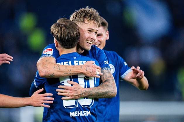 12.09.2025 - Fußball, 2025 2026, 2. Bundesliga, 5. Spieltag, DSC Arminia Bielefeld - 1. FC Magdeburg: (R) Joel Grodowski (Bielefeld) jubelt nach seinem Tor zum 2:0 mit (L) Marvin Mehlem (Bielefeld) DFL REGULATIONS PROHIBIT ANY USE OF PHOTOGRAPHS AS IMAGE SEQUENCES AND OR QUASI-VIDEO.