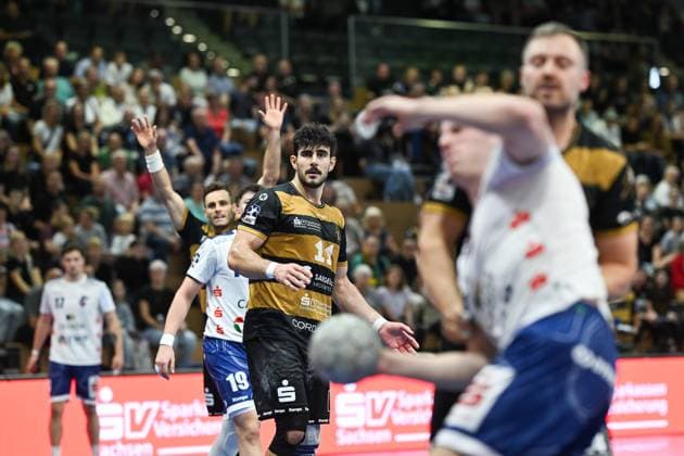 Doruk Pehlivan (HC Elbflorenz 2006, 11) HC Elbflorenz 2006 vs. 1.VfL Potsdam, 2. Handball Bundesliga Herren, Spielzeit 2025 2026, 12.09.2025 HC Elbflorenz 2006 vs. 1. VfL Potsdam, 2. Handball Bundesliga Herren, Spielzeit 2025 2026, 12.09.2025 Dresden Copyright: xEibner-Pressefoto xHoepnerx EP_PHR