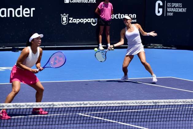 WTA, Tennis Damen GUADALAJARA 250 OPEN WTA GUADALAJARA 250 OPEN ANEY GLEASON VS OLMOS SUTJIADI 12092025 GUADALAJARA, JALISCO. Action photo of Giuliana Olmos and Aldila Sutjiadi, during day 5 the WTA Guadalajara 250 Open, held at the Centro Panamericano de Tenis of Guadalajara, Jalisco, Mexico. Foto de accion de Giuliana Olmos y Aldila Sutjiadi durante el dia 5 del WTA Guadalajara 250 Open, celebrado en el Centro Panamericano de Tenis de Guadalajara, Jalisco, Mexico PHOTO BY IMAGENSHOP AGENCIA FOTOGRAFICA GUADALAJARA JALISCO MEXICO Copyright: xIMAGENSHOPxAGENCIAxFOTOGRAFICAx