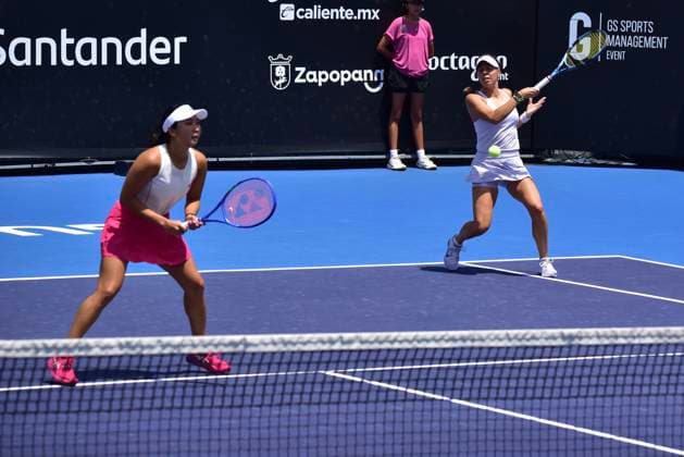WTA, Tennis Damen GUADALAJARA 250 OPEN WTA GUADALAJARA 250 OPEN ANEY GLEASON VS OLMOS SUTJIADI 12092025 GUADALAJARA, JALISCO. Action photo of Giuliana Olmos and Aldila Sutjiadi, during day 5 the WTA Guadalajara 250 Open, held at the Centro Panamericano de Tenis of Guadalajara, Jalisco, Mexico. Foto de accion de Giuliana Olmos y Aldila Sutjiadi durante el dia 5 del WTA Guadalajara 250 Open, celebrado en el Centro Panamericano de Tenis de Guadalajara, Jalisco, Mexico PHOTO BY IMAGENSHOP AGENCIA FOTOGRAFICA GUADALAJARA JALISCO MEXICO Copyright: xIMAGENSHOPxAGENCIAxFOTOGRAFICAx