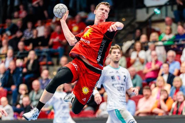 Sport Bilder des Tages Sven Wesseling (TuS N-Luebbecke, 24) im Torwurf GER, TuS N-Luebbecke vs. SG BBM Bietigheim, Handball, 2. Bundesliga, 3. Spieltag, Spielzeit 2025 2026, 12.09.2025 GER, TuS N-Luebbecke vs. SG BBM Bietigheim, Handball, 2. Bundesliga, 3. Spieltag, Spielzeit 2025 2026, 12.09.2025 Luebbecke *** Sven Wesseling TuS N Luebbecke, 24 in goal throw GER, TuS N Luebbecke vs SG BBM Bietigheim, Handball, 2 Bundesliga, Matchday 3, Season 2025 2026, 12 09 2025 GER, TuS N Luebbecke vs SG BBM Bietigheim, Handball, 2 Bundesliga, Matchday 3, Season 2025 2026, 12 09 2025 Luebbecke Copyright: xEibner-Pressefoto JanxRollingerx EP_JSK