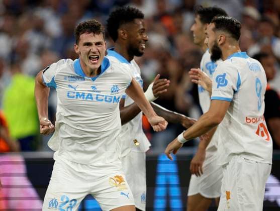 Olympique de Marseille v FC Lorient - Ligue 1 McDonald s Benjamin Pavard of Olympique de Marseille celebrates 2nd goal during the Ligue 1 McDonald s match between Olympique de Marseille and FC Lorient at Stade Velodrome on September 12, 2025 in Marseille, France. Marseille Stade Velodrome France France Copyright: xNealxSimpson Sportsphoto APLx 14134959