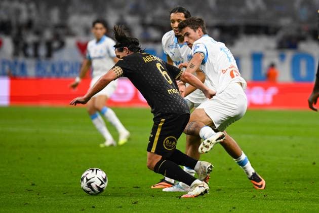 FOOTBALL : Olympique de Marseille VS FC Lorient - Ligue 1 McDonald s - 12 09 2025 Matt O Riley (OM) Laurent Abergel (FC Lorient) - Ligue 1 Mcdonald s match between Olympique de Marseille and Football Club de Lorient on September 12, 2025 at the Orange VÃ lodrome Stadium in Marseille. MarseilleFrance  Copyright: xWilliamxCannarellax