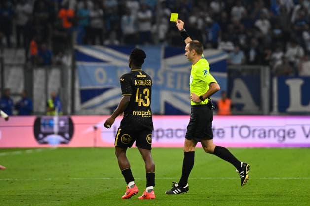 FOOTBALL : Olympique de Marseille VS FC Lorient - Ligue 1 McDonald s - 12 09 2025 Referee Thomas LÃ onard during the Ligue 1 Mcdonald s match between Olympique de Marseille and Football Club de Lorient on September 12, 2025 at the Orange VÃ lodrome Stadium in Marseille. MarseilleFrance  Copyright: xWilliamxCannarellax