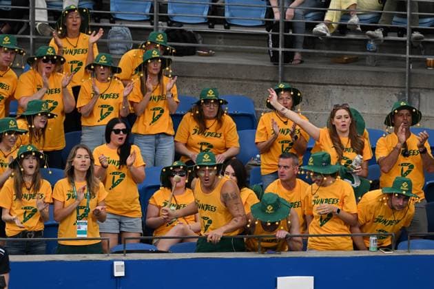 TENNIS DAVIS CUP AUSTRALIA BELGIUM, The Dundees supporters group cheer Alex de Minaur of Australia during his match against Raphael Collignon of Belgium during the Davis Cup qualifying second round match at Ken Rosewall Arena in Sydney, Saturday, September 13, 2025. ( NO ARCHIVING, EDITORIAL USE ONLY SYDNEY NEW SOUTH WALES AUSTRALIA ALBION PARK  Copyright: xDEANxLEWINSx 20250913144404435677