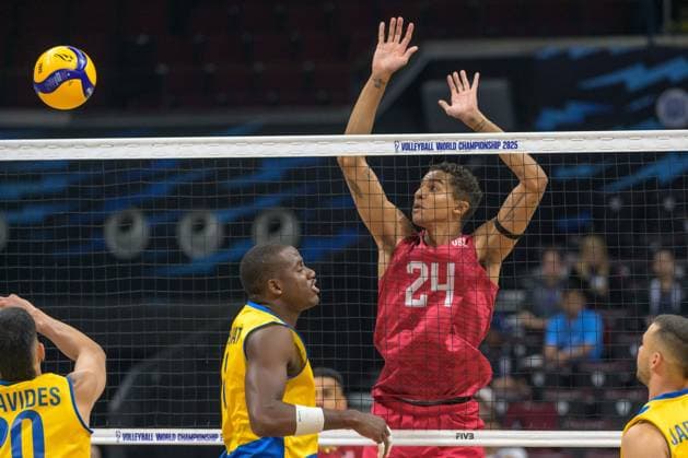 September 13, 2025, Pasay City, Manila, Philippines: USA vs Columbia in the Pool Phase during the FIVB Mens Volleyball World Championship, WM, Weltmeisterschaft 2025 in Manila, Philippines. USA beat Columbia in 3 sets. USAs Merrick McHENRY at the net Pasay City Philippines - ZUMAr144 20250913_zap_r144_016 Copyright: xJaynexRussellx