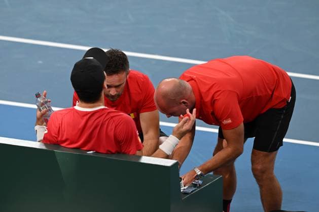 TENNIS DAVIS CUP AUSTRALIA BELGIUM, Raphael Collignon of Belgium is seen to by hgis team after suffering from cramp during his match against Alex de Minaur of Australia during the Davis Cup qualifying second round match at Ken Rosewall Arena in Sydney, Saturday, September 13, 2025. ( NO ARCHIVING, EDITORIAL USE ONLY SYDNEY NEW SOUTH WALES AUSTRALIA ALBION PARK  Copyright: xDEANxLEWINSx 20250913116923603979