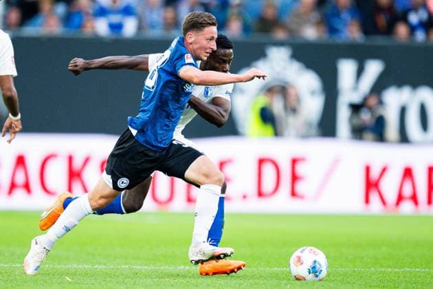 12.09.2025 - Fußball, 2025 2026, 2. Bundesliga, 5. Spieltag, DSC Arminia Bielefeld - 1. FC Magdeburg: (L-R) Marius Wörl (Bielefeld), Daniel Heber (Magdeburg) DFL REGULATIONS PROHIBIT ANY USE OF PHOTOGRAPHS AS IMAGE SEQUENCES AND OR QUASI-VIDEO.