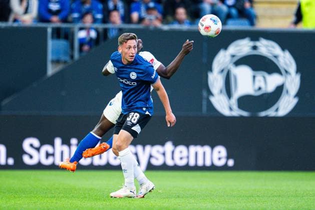 12.09.2025 - Fußball, 2025 2026, 2. Bundesliga, 5. Spieltag, DSC Arminia Bielefeld - 1. FC Magdeburg: (L-R) Marius Wörl (Bielefeld), Daniel Heber (Magdeburg) DFL REGULATIONS PROHIBIT ANY USE OF PHOTOGRAPHS AS IMAGE SEQUENCES AND OR QUASI-VIDEO.