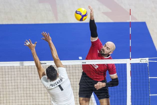 (250913) -- QUEZON CITY, Sept. 13, 2025 -- Nicholas Hoag (R) of Canada competes against Abdelrahman Abu Zariba of Libya during the pool G match between Canada and Libya at the 2025 FIVB Volleyball Men s World Championship, WM, Weltmeisterschaft in Quezon City, the Philippines, Sept. 13, 2025. ) (SP)THE PHILIPPINES-QUEZON CITY-VOLLEYBALL-FIVB MEN S WORLD CHAMPIONSHIP 2025-CAN VS LBA RouellexUmali 
