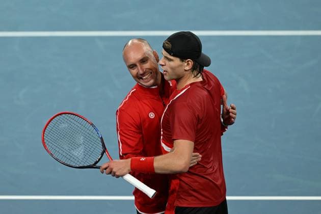 TENNIS DAVIS CUP AUSTRALIA BELGIUM, Zizou Bergs of Belgium celebrates his win over Jordan Thompson of Australia with his team captain Steve Darcis during the Davis Cup qualifying second round match at Ken Rosewall Arena in Sydney, Saturday, September 13, 2025. ( NO ARCHIVING, EDITORIAL USE ONLY SYDNEY NEW SOUTH WALES AUSTRALIA ALBION PARK  Copyright: xDEANxLEWINSx 20250913144950051072