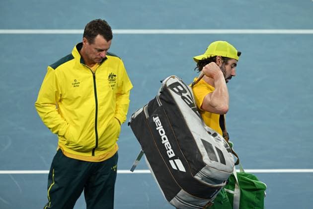 TENNIS DAVIS CUP AUSTRALIA BELGIUM, A dejected Jordan Thompson and team capatyin Lleyton Hewitt of Australia after Thompson™s loss to Zizou Bergs of Belgium during the Davis Cup qualifying second round match at Ken Rosewall Arena in Sydney, Saturday, September 13, 2025. ( NO ARCHIVING, EDITORIAL USE ONLY SYDNEY NEW SOUTH WALES AUSTRALIA ALBION PARK  Copyright: xDEANxLEWINSx 20250913160584063570