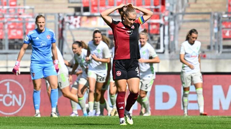 13.09.2025 - Fussball - Saison 2025 2026 - 1. Google Pixel Frauen Bundesliga - 02. Spieltag: 1. FC Nürnberg FCN ( Club Clubfrauen ) - SV Werder Bremen SVW - Sportfoto Zink - xwoxzix - Luisa Guttenberger (4, 1. FC Nürnberg FCN ) enttäuscht Enttäuschung - hinten Torjubel Jubel Freude nach Treffer Tor Torschuß zum 0:1 durch Medina Desic (9, SV Werder Bremen ) -