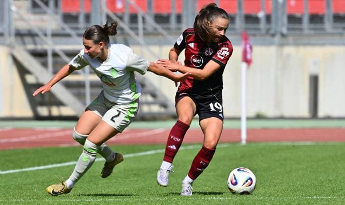 13.09.2025 - Fussball - Saison 2025 2026 - 1. Google Pixel Frauen Bundesliga - 02. Spieltag: 1. FC Nürnberg FCN ( Club Clubfrauen ) - SV Werder Bremen SVW - Sportfoto Zink - xwoxzix - Chiara D Angelo (2, SV Werder Bremen ) Sanja Homann (19, 1. FC Nürnberg FCN )