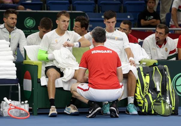 TENNIS - Davis Cup, HUN vs AUT DEBRECEN,HUNGARY,13.SEP.25 - TENNIS - ITF Davis Cup, qualification round 2, Hungary vs Austria. Image shows Zsombor Piros, captain Kornel Bardoczky and Fabian Marozsan (HUN).  GEPAxpictures xWalterxLuger