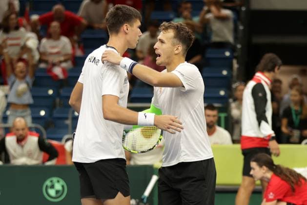 TENNIS - Davis Cup, HUN vs AUT DEBRECEN,HUNGARY,13.SEP.25 - TENNIS - ITF Davis Cup, qualification round 2, Hungary vs Austria. Image shows the rejoicing of Fabian Marozsan and Zsombor Piros (HUN).  GEPAxpictures xWalterxLuger