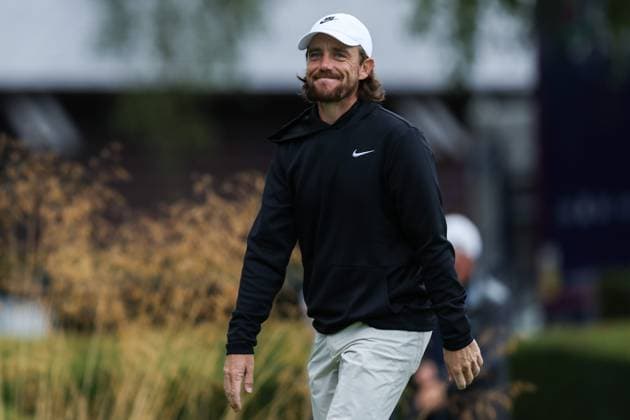 13th September 2025; Wentworth Club, London, England; The BMW PGA, Golf Herren Championship Round 3; Tommy Fleetwood of England arrives onto the 1st tee  HenningxvonxJagow