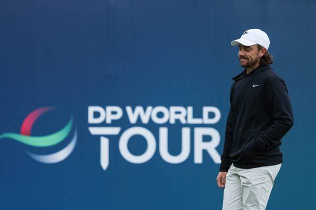 13th September 2025; Wentworth Club, London, England; The BMW PGA, Golf Herren Championship Round 3; Tommy Fleetwood of England arrives onto the 1st tee  HenningxvonxJagow