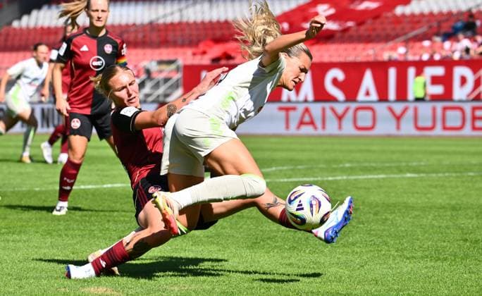 13.09.2025 - Fussball - Saison 2025 2026 - 1. Google Pixel Frauen Bundesliga - 02. Spieltag: 1. FC Nürnberg FCN ( Club Clubfrauen ) - SV Werder Bremen SVW - Sportfoto Zink - xwoxzix - Oliwia Wos (15, 1. FC Nürnberg FCN ) Medina Desic (9, SV Werder Bremen )