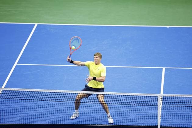 PARTILLE, SVERIGE 20250913 Sveriges AndrÃ Göransson och Erik Grevelius ( i keps) i dubbelmatchen mot Tunisiens Aziz Ouakaa (i keps) och Moez Echargui i Davis Cup-mötet mellan Sverige och Tunisien i Partille arena. PARTILLE SVERIGE x9200x