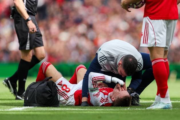 Premier League Arsenal v Nottingham Forest Martin Odegaard of Arsenal goes down with injury during the Premier League match Arsenal vs Nottingham Forest at Emirates Stadium, London, United Kingdom, 13th September 2025 (Photo by Izzy Poles News Images) London Emirates Stadium Greater London United Kingdom Copyright: xIzzyxPoles NewsxImagesx