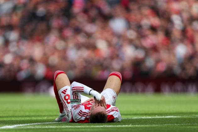 Premier League Arsenal v Nottingham Forest Martin Odegaard of Arsenal goes down with injury during the Premier League match Arsenal vs Nottingham Forest at Emirates Stadium, London, United Kingdom, 13th September 2025 (Photo by Izzy Poles News Images) London Emirates Stadium Greater London United Kingdom Copyright: xIzzyxPoles NewsxImagesx