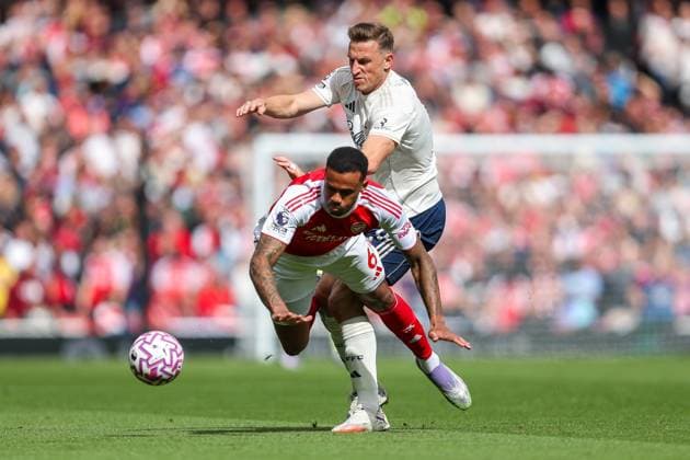 Premier League Arsenal v Nottingham Forest Gabriel Magalhaes of Arsenal is challenged by Chris Wood of Nottingham Forest during the Premier League match Arsenal vs Nottingham Forest at Emirates Stadium, London, United Kingdom, 13th September 2025 (Photo by Izzy Poles News Images) London Emirates Stadium Greater London United Kingdom Copyright: xIzzyxPoles NewsxImagesx